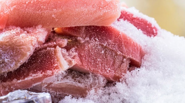 بدترین و بهترین روش باز کردن یخ گوشت و مرغ