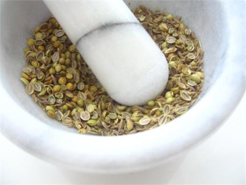 تخم گشنیز در کنترل قندخون تاثیر دارد
